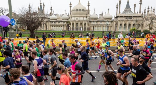 A large crowd of runners run past the Royal Pavilion in Brighton